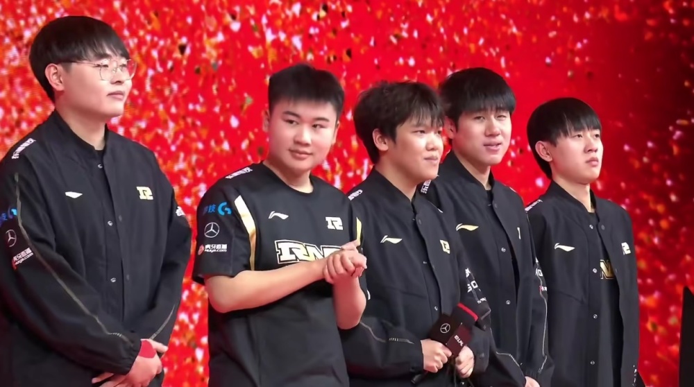 中脱颖而出 中脱颖而出