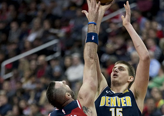 都深受队友 都深受队友